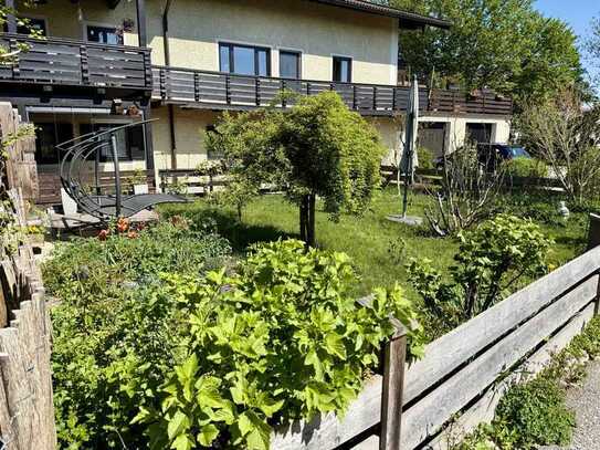 Ruhig und zentral in Halfing- Attraktive 3- Zimmer- Erdgeschosswohnung mit großem Südgarten