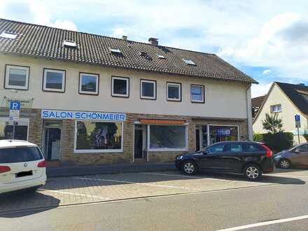 kleine Gewerbeeinheit, gut erreichbar mit Parkplätzen vor der Tür