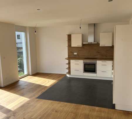 Exklusive, neuwertige 3-Zimmer-Wohnung mit Balkon und Einbauküche in Odelzhausen