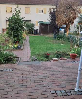 Attraktives 3-Zimmer-Reihenhaus mit EBK und gepflegtem Garten in Frankfurt am Main Griesheim