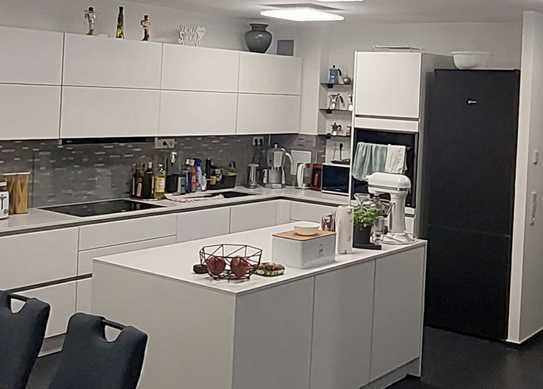 Moderne 3,5 Zimmer Wohnung in Wannweil mit Balkon, EBK, FBH, el. Rolläden, Aufzug, 2 Stellplätze uvm