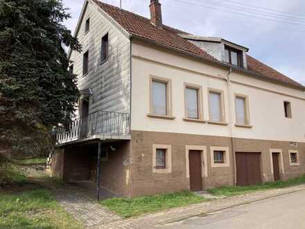 Schönes großes Einfamilienhaus mit Garage und ausbaufähiger Scheune
