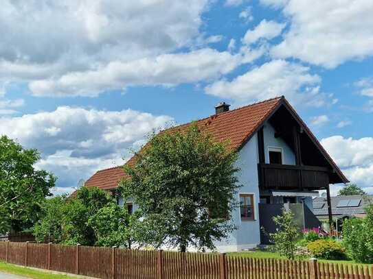 Einfamilienhaus im Grünen
Großes, gut genutztes Grundstück
Sehr schöne Aussicht
Interessante Deta