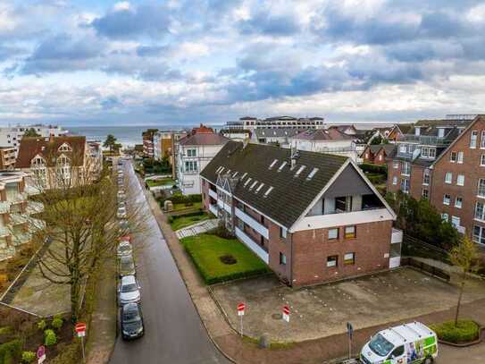 Scharbeutz, Hansastraße strandnahe 2-Zimmer-Wohnung + Balkon + Tiefgaragen-Stellplatz