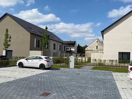 Neubau ins Glück ! Energieeffizientes Reihenhaus in idyllischer Lage