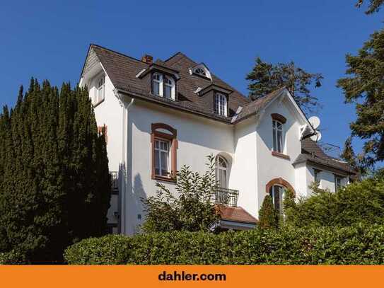 Charmante und kernsanierte Jugendstil-Villa auf sonnigem Parkgrundstück