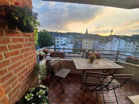 Blick über die Dächer der Stadt! Sehr schöne 4-Zimmer-Wohnung mit Balkon zu vermieten