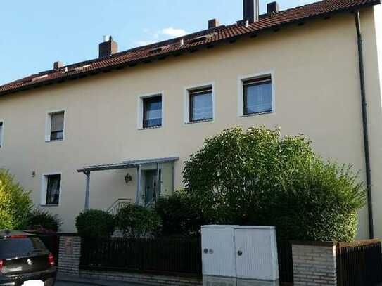 Gemütliche, helle 3-Zimmerwohnung mit Süd-Balkon und Garage in Schwandorf / Stadt-Süden