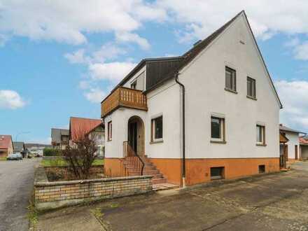 Sanierungsbedürftigesbedürftiges Haus mit großem Garten in Staffelbach