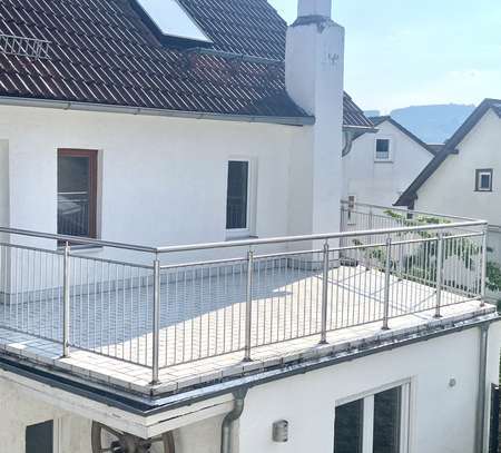 Wohnung mit Altbaucharme auf 2 Ebenen, Balkon, EbK u. Garage