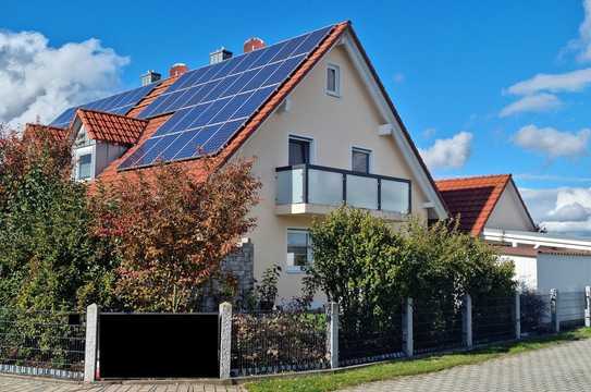 Großzügige DHH mit wunderschönem Garten, Garage, Carport und mehr...