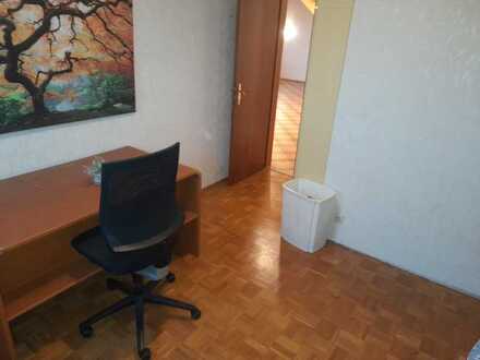 Sehr gut gelegene 2-3 Zimmer Wohnung mit Einbauküche