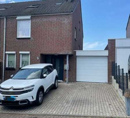 Familienfreundliche Doppelhaushälfte in Nideggen in holländischem Baustil