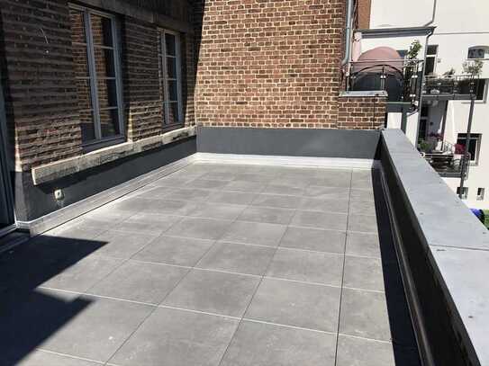 repräsentatives Büro mit Riesen-Dachterrasse in Denkmal