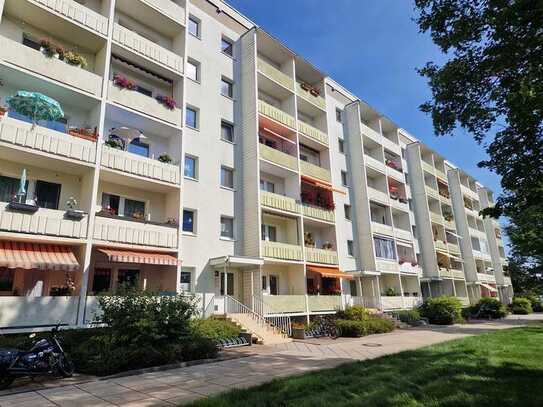 3 - Raumwohnung mit Balkon, Kita und Schule in der Nähe und Stellplatz dabei!