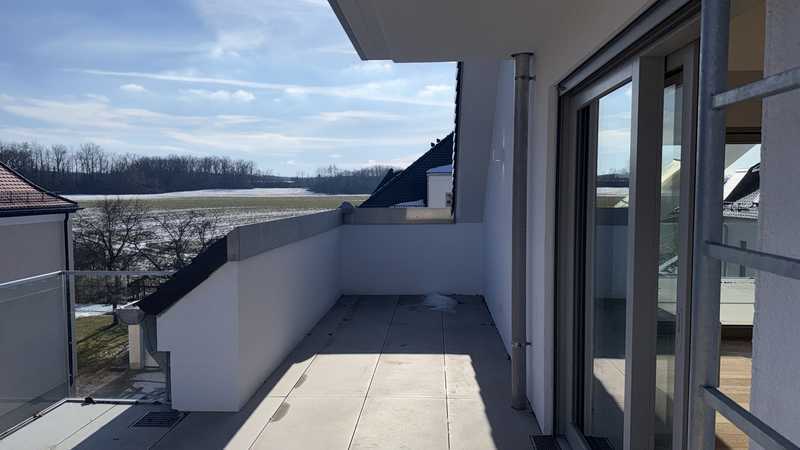 Loftartige 2 1/2 Zimmer Dachgeschosswohnung mit 2 Dachterrassen