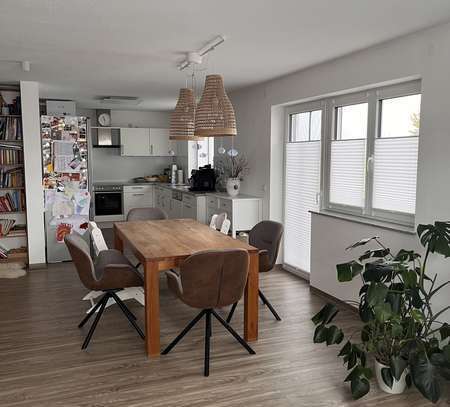 Moderne 5-Raum-Maisonette-Wohnung mit EBK, Balkon und Dachterrasse in Mutlangen