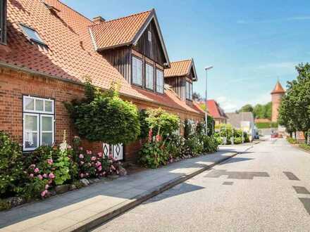 Lichtverwöhnte 4-Zi.-Maisonette-Wohnung mit eigenem Eingang, Balkon und Carportstellplatz