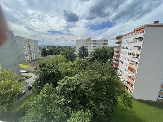 Exklusive, vollständig renovierte 2-Zimmer-Wohnung mit Balkon und Einbauküche in Mannheim