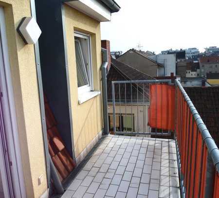 lichtdurchflutete DG-Wohnung mit Westbalkon