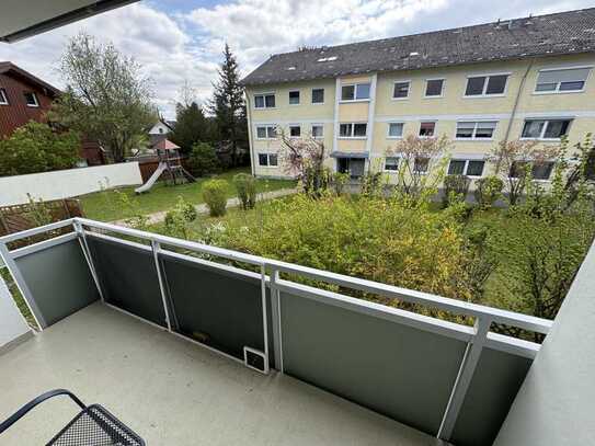 Geschmackvolle, vollständig renovierte 1-Raum-Wohnung mit Balkon und EBK in Geretsried