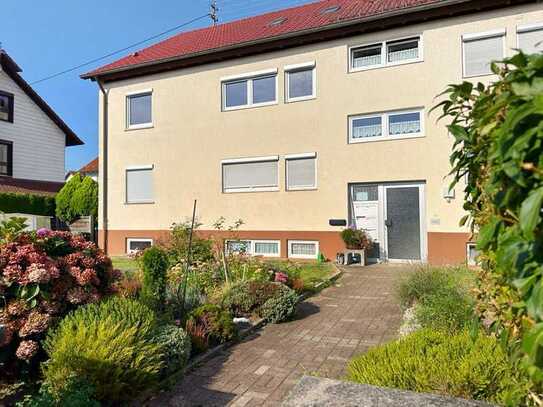 Helle 4-Zimmer-Wohnung mit Einbauküche und Balkon. Erstbezug nach Sanierung.