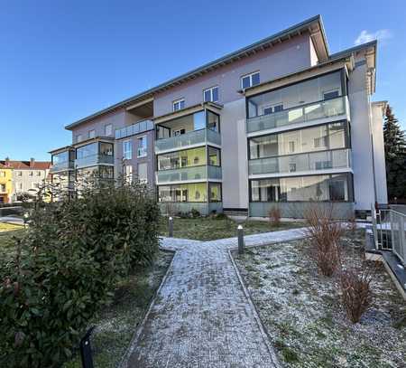 Neuwertige 4-Zimmer-Wohnung mit Balkon und Einbauküche in Neustadt