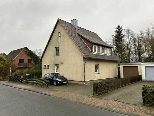 Kapitalanlage ! Vermietetes Zweifamilienhaus mit Balkon, Vollkeller und Garage mitten in Uelzen !