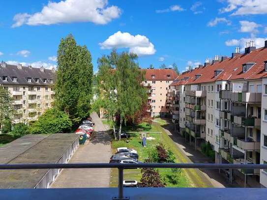 Kreuzviertel: Kernsanierte Wohnung mit Balkon, EBK und WM