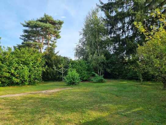 Herrlich gelegenes Grundstück zum Bebauen / Oder gemütlich im Kleinhaus, schönem Garten, Schuppen?