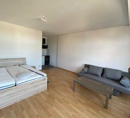 Vielflieger/Frequent Flyer: Newly Furnished 1 Room ApartmentMöblierte Lichtdurchflutete Wohnung