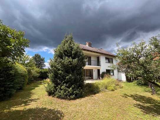 Freistehendes Einfamilienhaus mit Garten