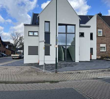 Neubau Erstbezug mit Balkon