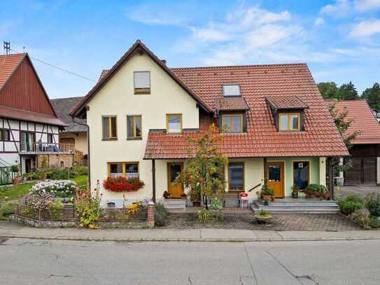 Perfektes Familienhaus: Einfamilienhaus mit großer Scheune und viel Platz.