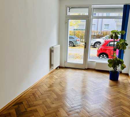 Showroom/ Büroräume mit großer Gemeinschaftsfläche (All-in Miete)