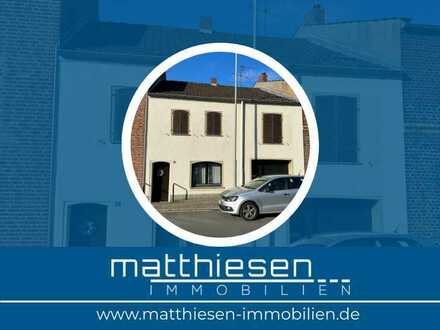 Kompaktes Reihenmittelhaus mit kleiner Garage in stadtnaher Lage von Kempen