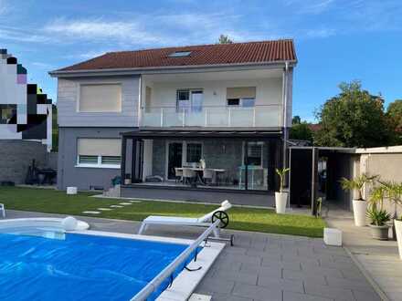 Einziehen & wohlfühlen | Hochwertig modernisiertes Einfamilienhaus mit Pool in Wörth