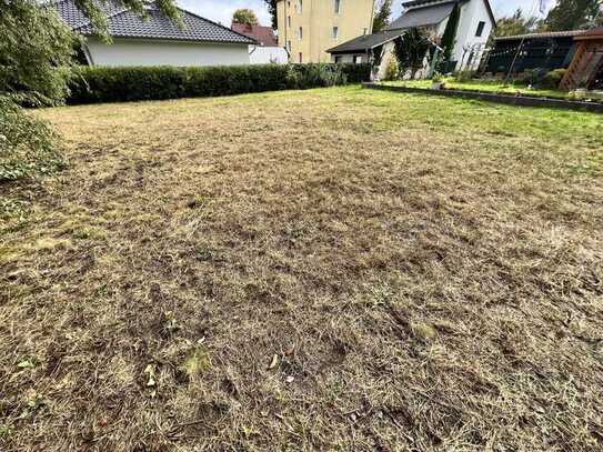 Vermessenes, Sonniges Baugrundstück ca.448 m² in zweiter Reihe, mit Bodengutachten zum Verkauf.