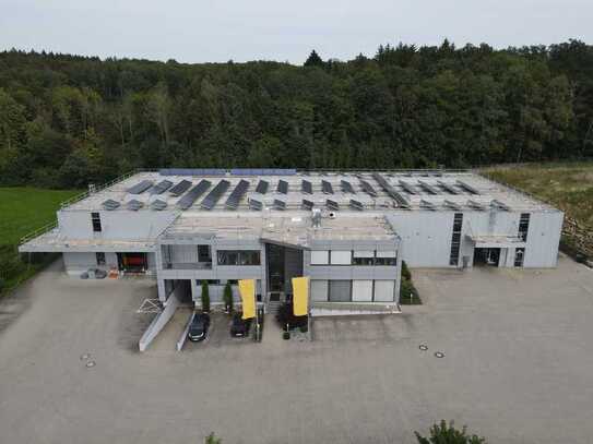 Hochwertige Produktionshalle mit Büro zu vermieten