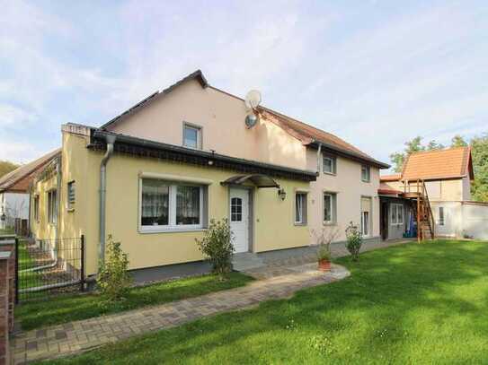 Einfamilienhaus (auch als Zweifamilienhaus geeignet) mit großem Garten und viel Platz