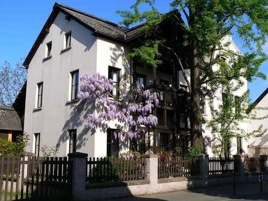 Lichtdurchflutete 4-Zimmer-Altbauwohnung mit Balkon in zentraler Lage in Bonn-Oberkassel