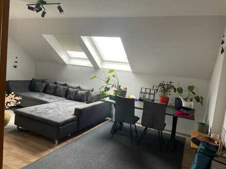 Freundliche und modernisierte 3-Raum-Dachgeschosswohnung mit Balkon in Limburg-Dietkirchen