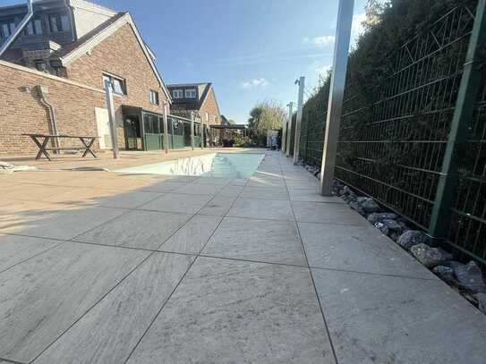 gehobenes Wohnen über 2 Etagen mit Aussenpool, Kamin, Wintergarten, Einbauküche in Immendorf
