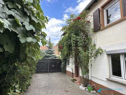 Erweck mich aus dem Dornröschenschlaf! Charmantes, sanierungsbedürftiges Häuschen in Dudenhofen