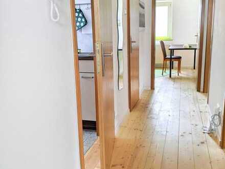 1 möbliertes Zimmer in 3er WG zur Zwischenmiete für 2 Monate von 01.07.23 bis 31.08.23 zu vermieten,
