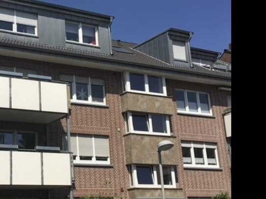 Gepflegte 2-Zimmer-DG-Wohnung mit Balkon in Krefeld - Hüls