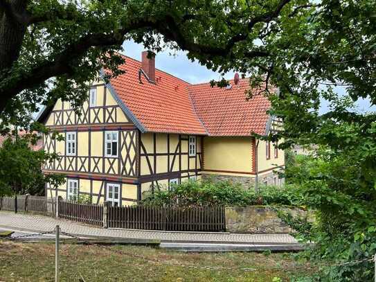 Gepflegtes Mehrfamilienhaus. Eine gute Wertanlage in Stadtnähe zum attraktiven Preis.