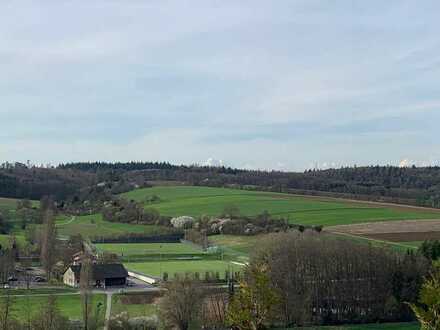 Großzügiges Einfamilienhaus mit Einliegerwohnung und bestechender Weitsicht !!