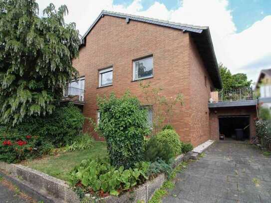 Bezugsfreies ZFH mit eigenem Garten, Terrasse und Garage in ruhiger Lage