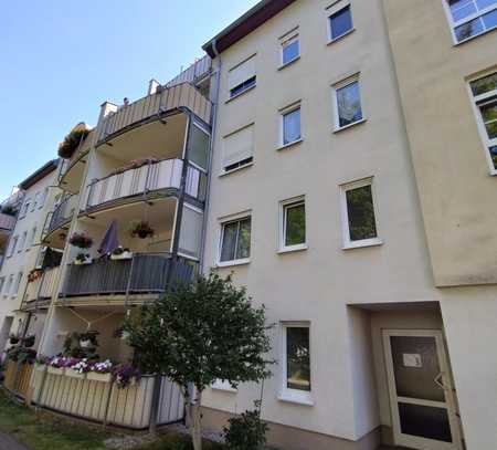 *** ab sofort + große 2 Zimmer + Tgl.Bad + Balkon + Jalousien + Stellplatz ***